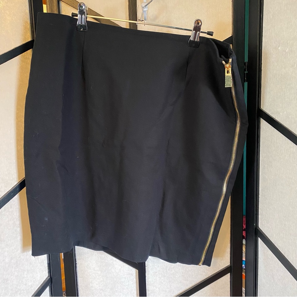 Vince Camuto Black Skirt with Gold Zipper